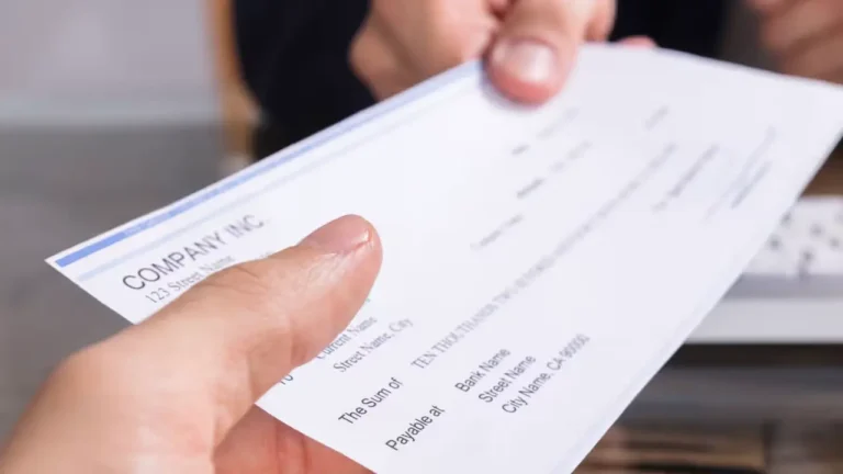 cómo se ponen los centavos en un cheque